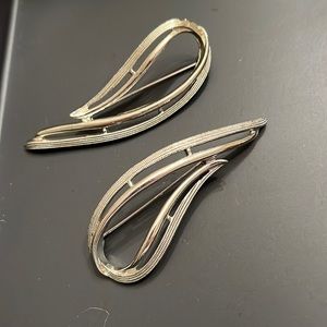 Lot of 2 Sarah Coventry silver brooches vintage